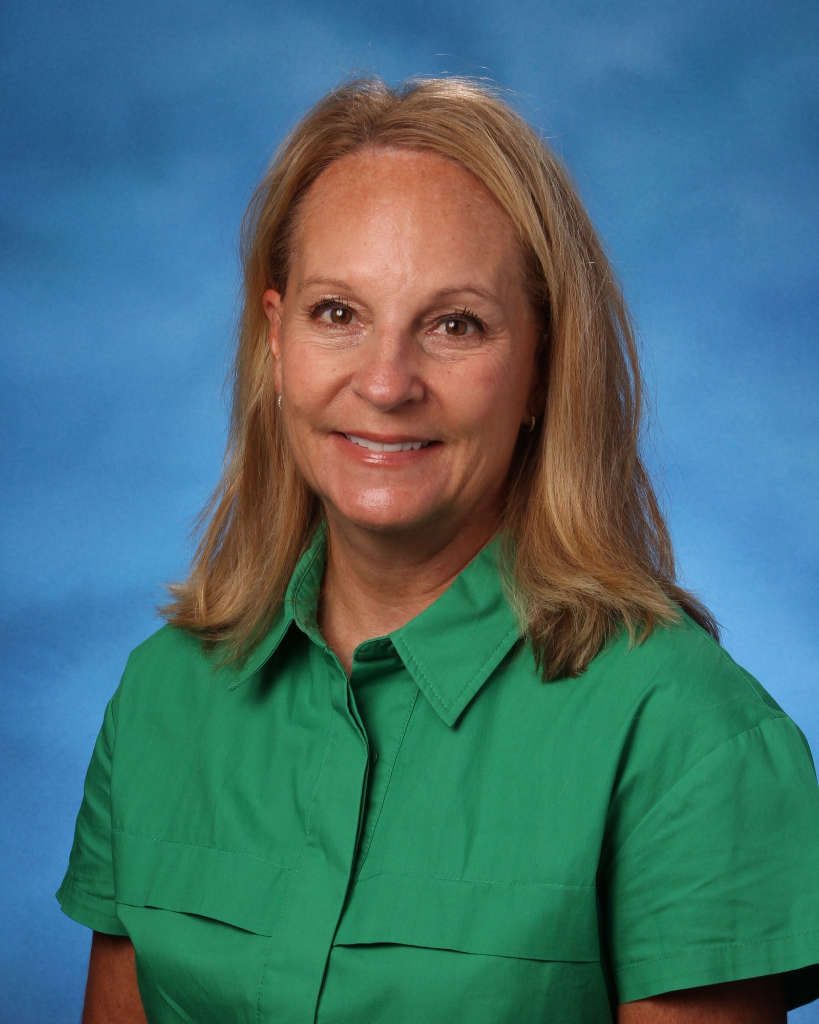 Robin Messer Headshot 24-25