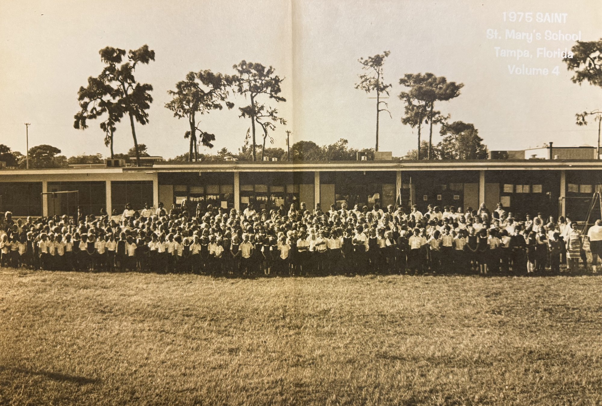A class photo from 1975.